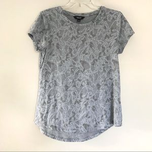 ⭐️SALE⭐️Simply Vera Gray Textured Floral Short Tee